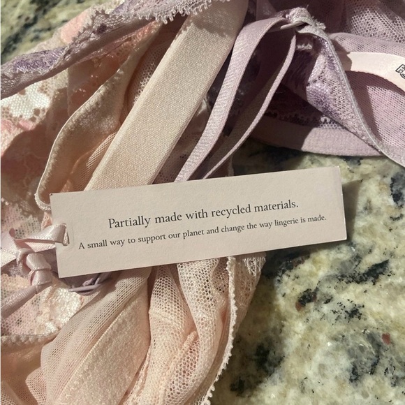 Victoria’s Secret NWT Body by Victoria Unlined Demi Bra 40G - Picture 5 of 6